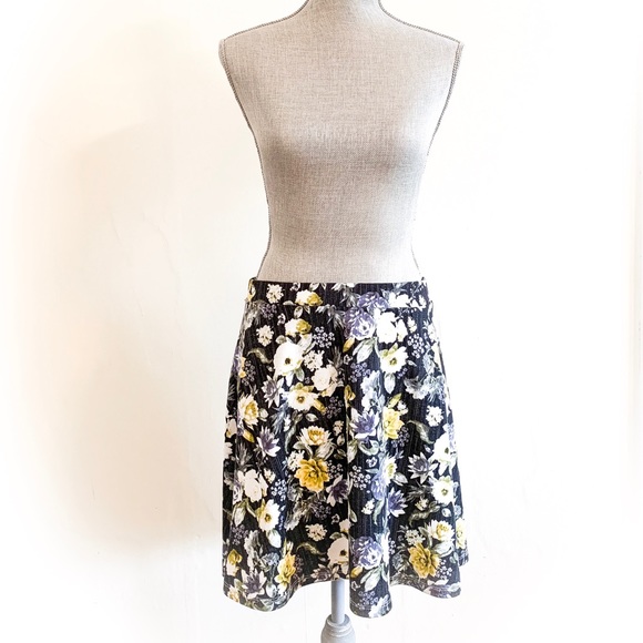 H&M Dresses & Skirts - H&M Floral Skater Skirt
